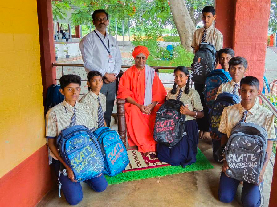 Students with Swamiji and staff