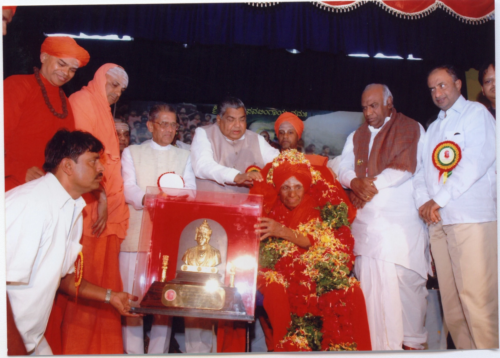 A gathering representing the continuing life of Maralegavi Mutt
