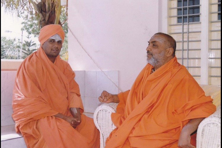 A revered Swamiji meeting with another Swamiji at the Kshetra